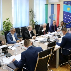 Vlada HNŽ usvojila odluku o boravišnoj pristojbi, potpora Zračnoj luci Mostar i vrtiću u Rodoču